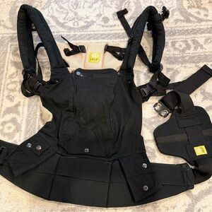 LÍLLÉbaby Complete All Seasons 6-in-1 Carrier